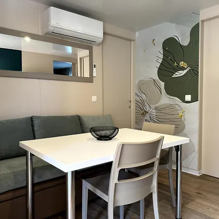 Mobile Cabana, Soline, *