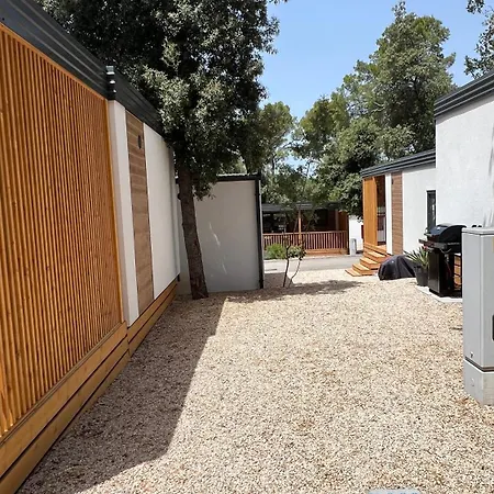 Mobile Cabana, Apartment *